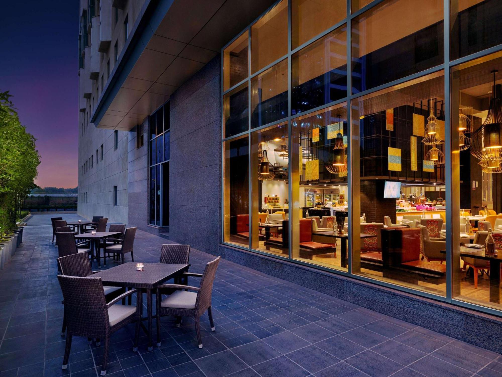 Grand Mercure Ahmedabad Gift City - An Accor Hotels Brand ガンディーナガル エクステリア 写真