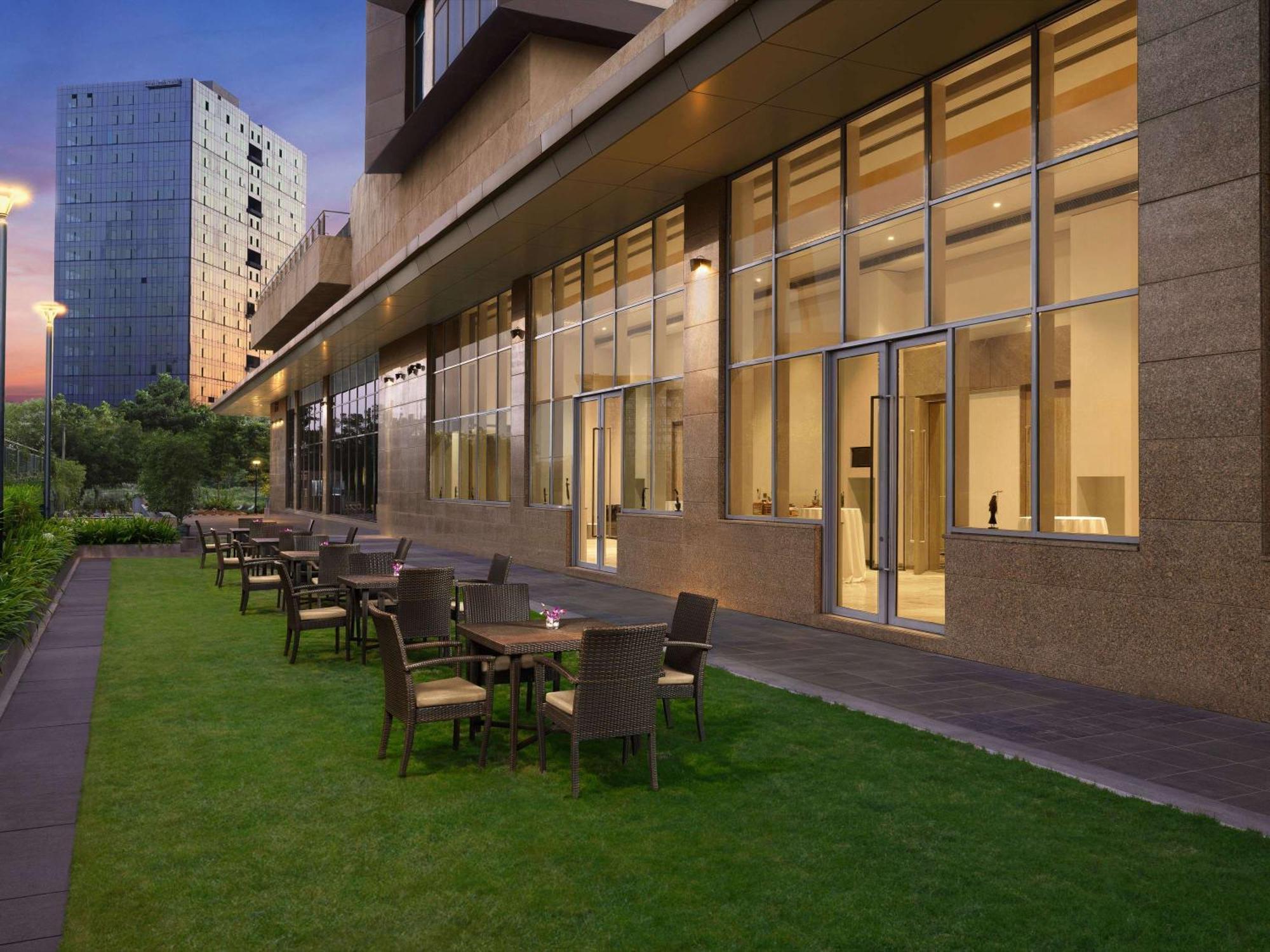 Grand Mercure Ahmedabad Gift City - An Accor Hotels Brand ガンディーナガル エクステリア 写真